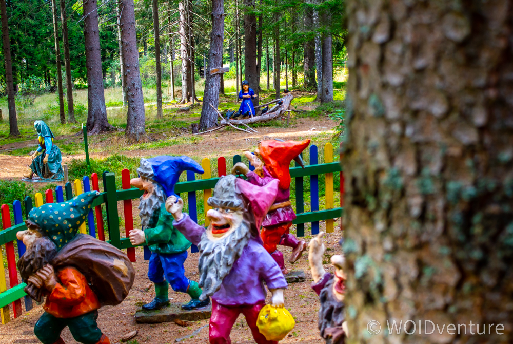 Märchenfiguren im Wald